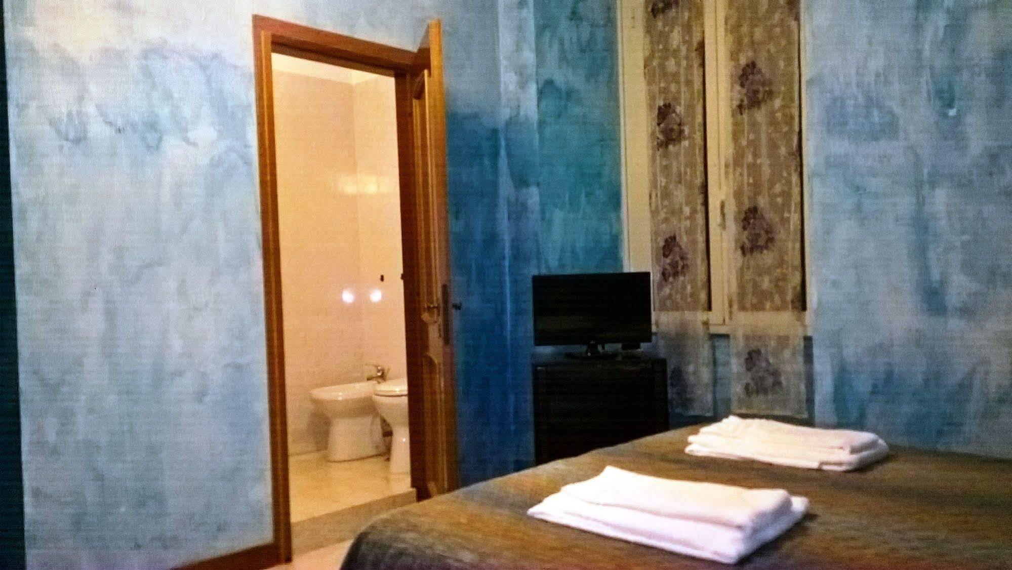 Gigi Holiday Rooms Рим Екстер'єр фото